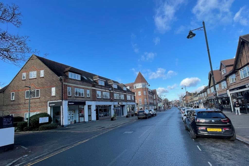 One-Bedroom Flat In Cheam Village Extérieur photo