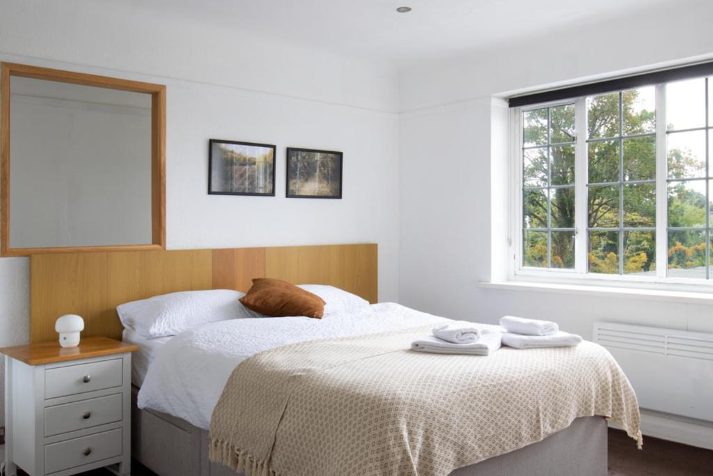 One-Bedroom Flat In Cheam Village Extérieur photo